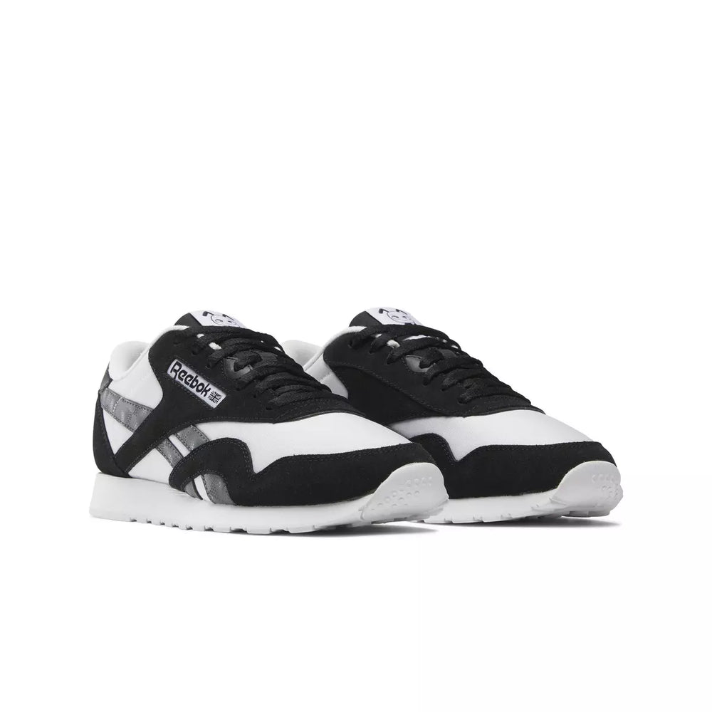 
            
                Load image into Gallery viewer, VeeFriends x Reebok Accountable Ant Classic Nylon
            
        